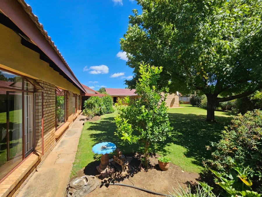 5 Bedroom Property for Sale in Miederpark North West